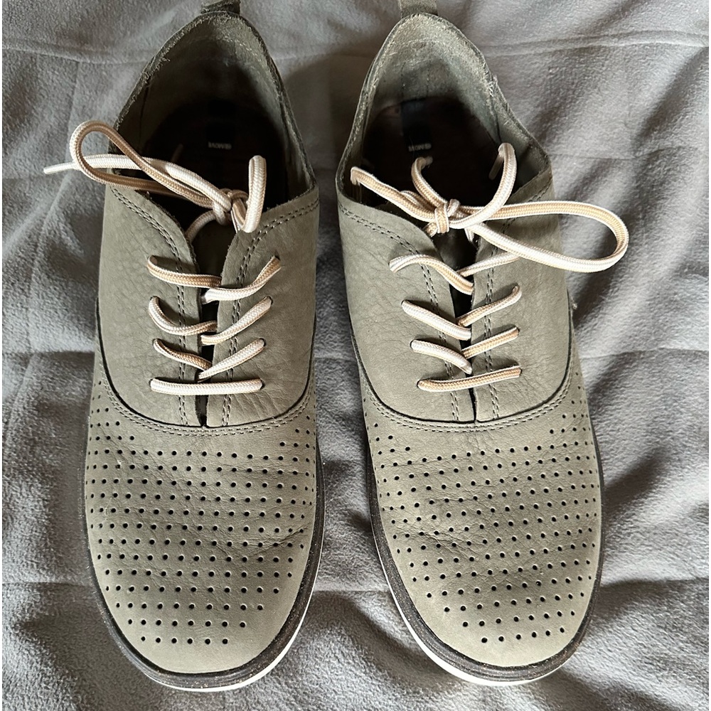 Merrell shoes excellent condition 8.5 gently used